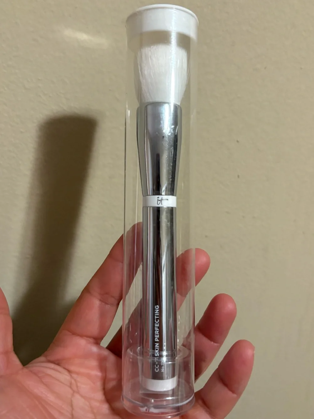 IT COSMETICS HEAVENLY SKIN CC+Skin-Perfecting Brush #702 BrandNew Factory Sealed